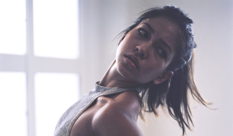 Соноя Мидзуно ноги