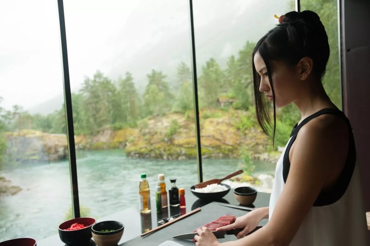 Соня Мидзуно из машины