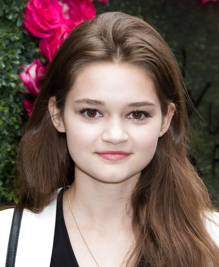 Сиэра Браво в юбке