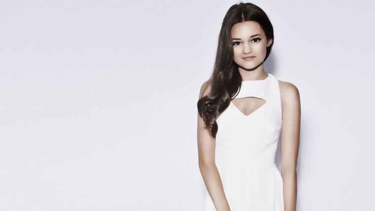 Сиэра Браво в купальнике Уэйн