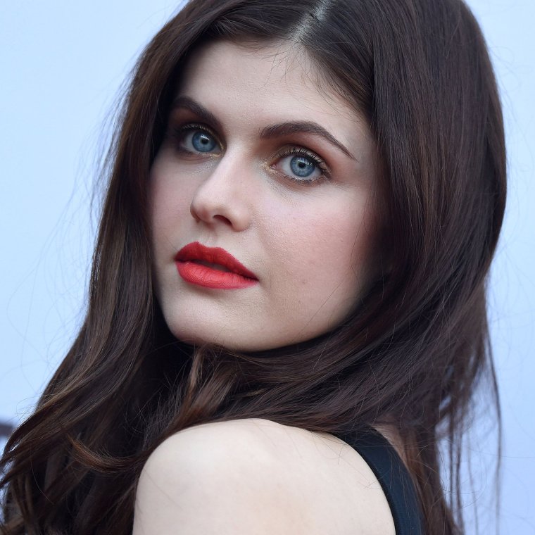 Alexandra Daddario burying the ex