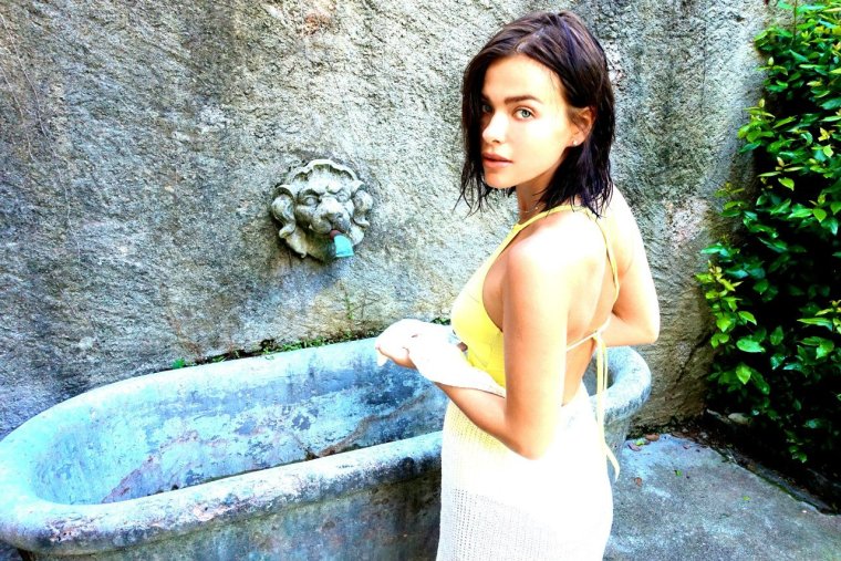 Темникова Елена фонтан