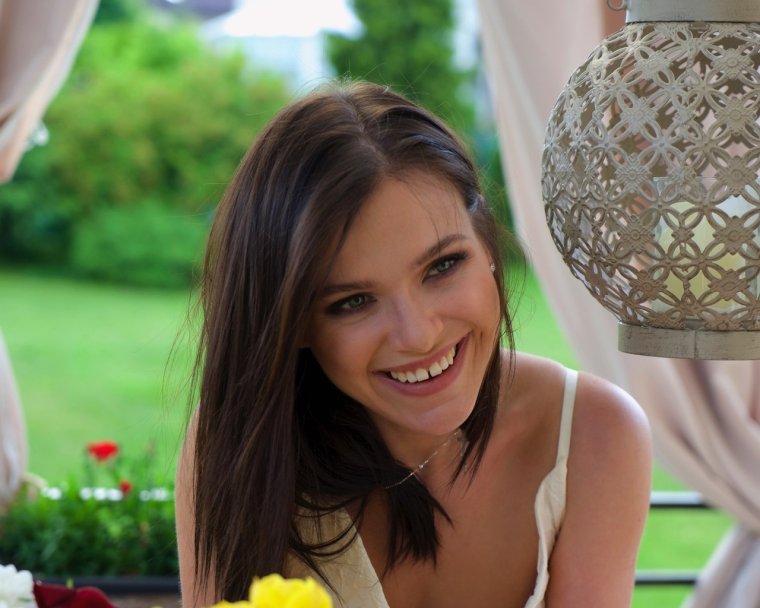 Елена Темникова улыбка