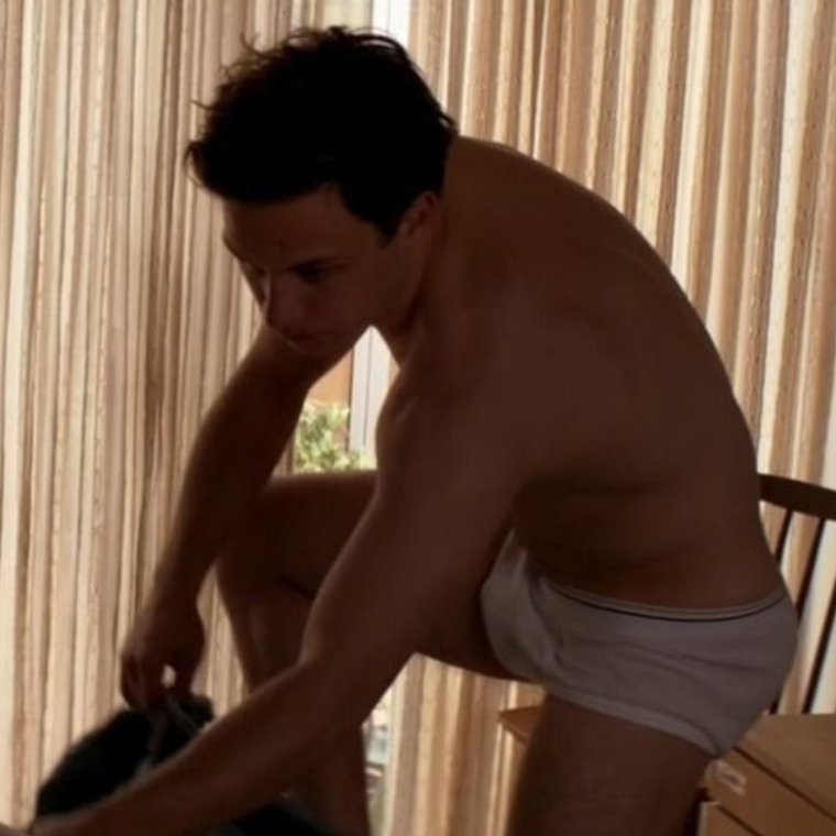 Финн Коул голый
