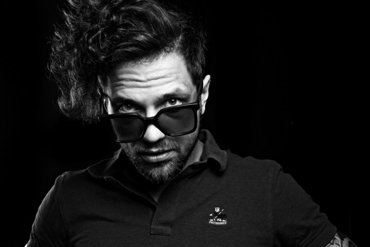 Олег ЛСП прическа