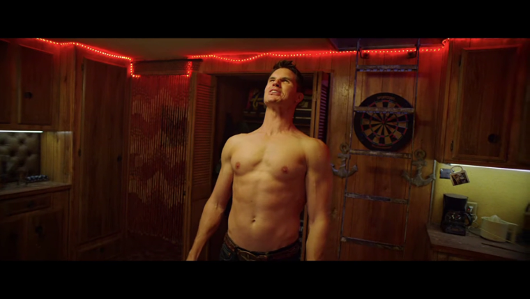 Робби Амелл торс няня