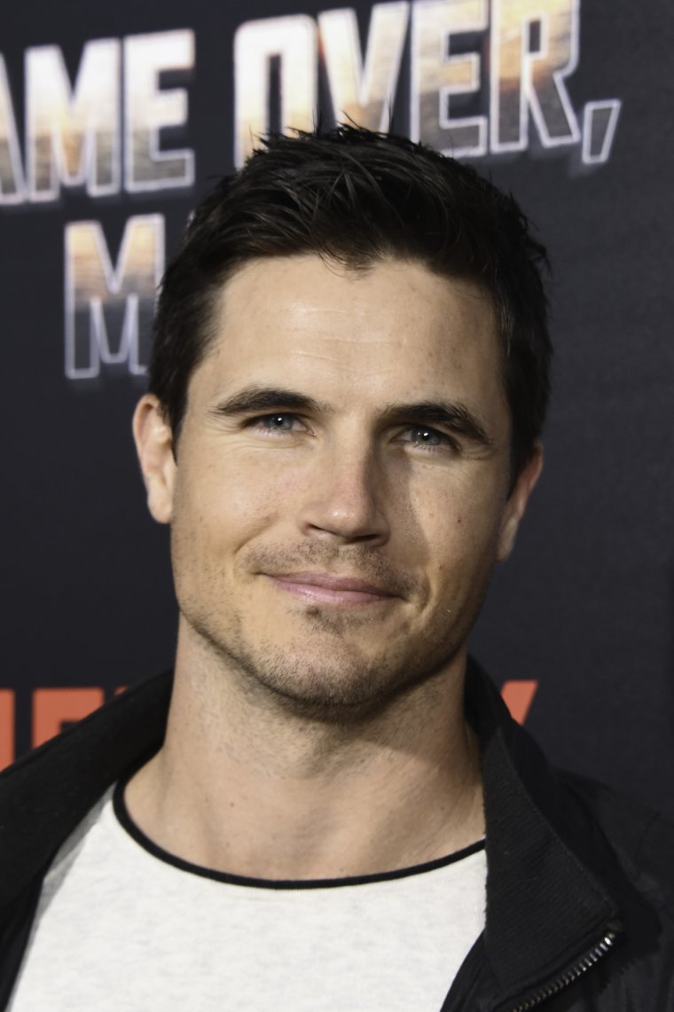 Робби Амелл