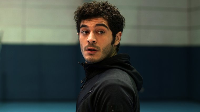 Наша история / bizim Hikaye кем работает Бурак