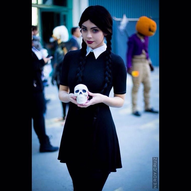 Семейка Аддамс косплей