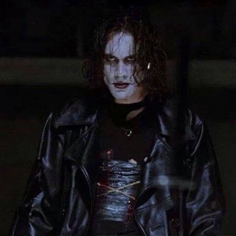 Ворон фильм 1994 Мика