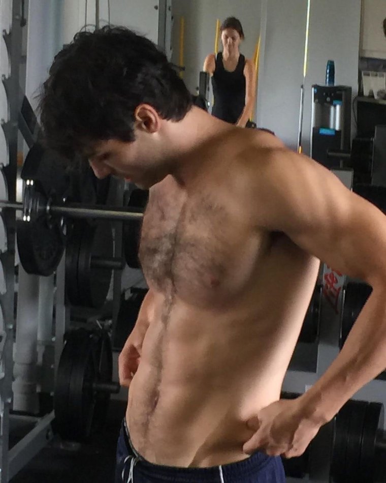 Matthew Daddario торс