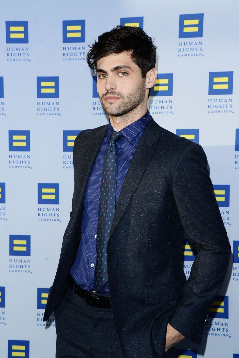 Мэттью Даддарио в костюме