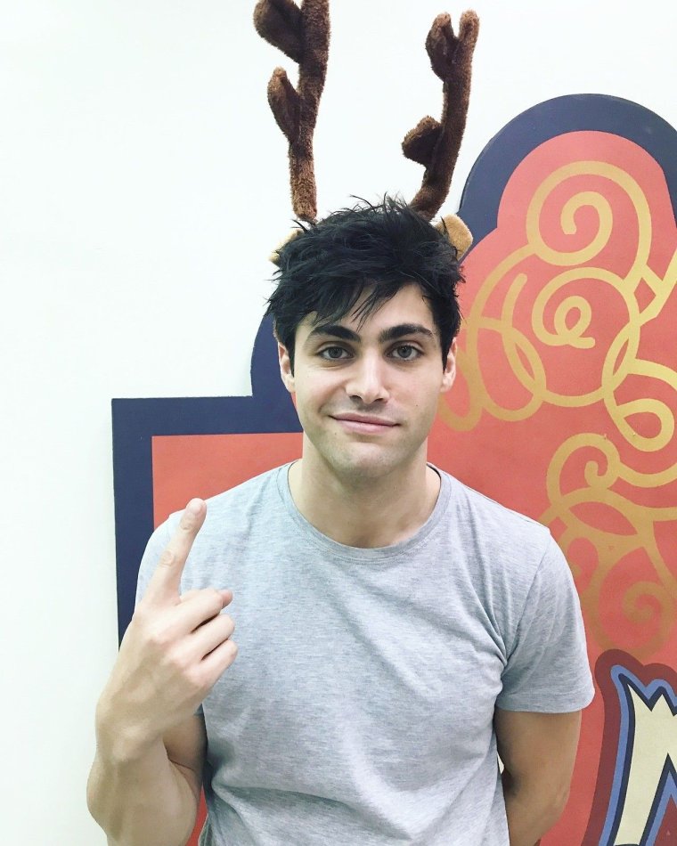 Мэттью Даддарио с голубыми глазами