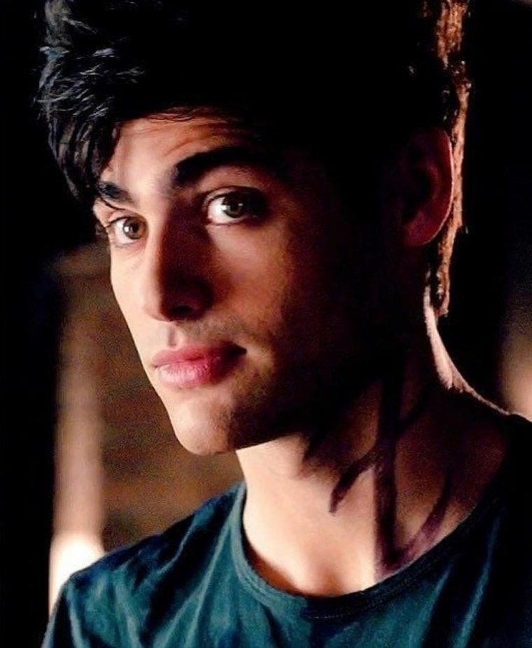 Мэттью Даддарио Алек