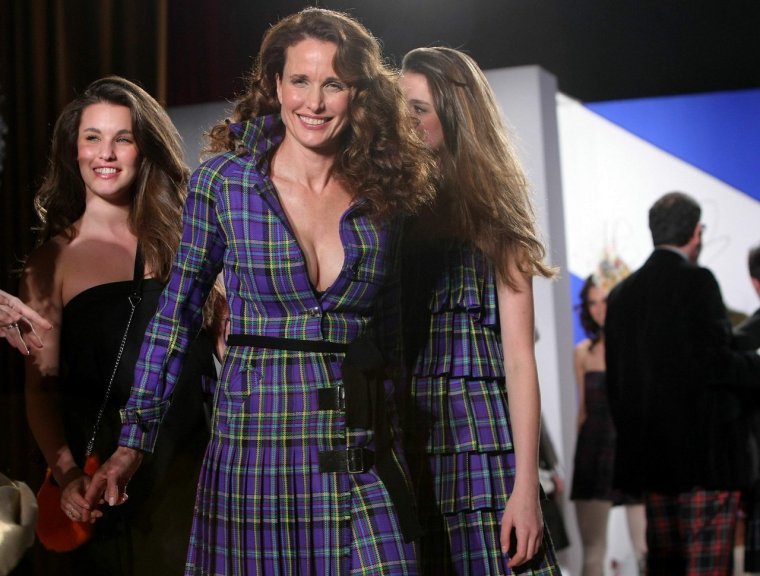 Горничная сериал Энди МАКДАУЭЛЛ