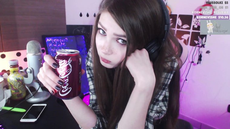 Стримерша Карина в Нижнем