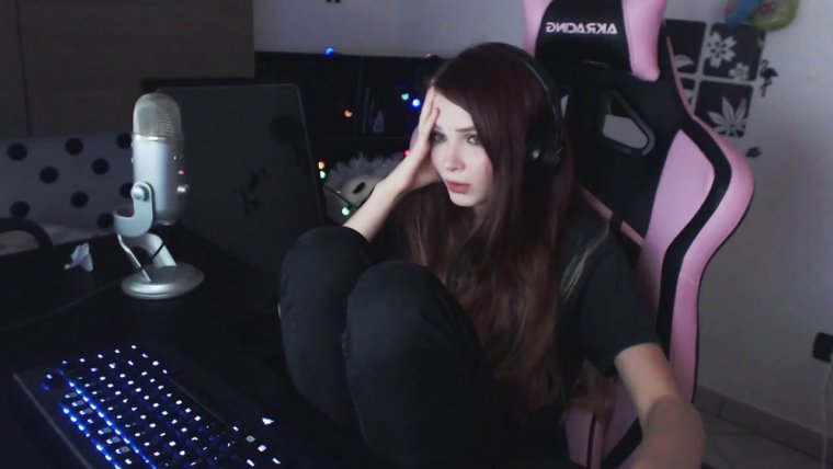 Карина Сычева на стриме