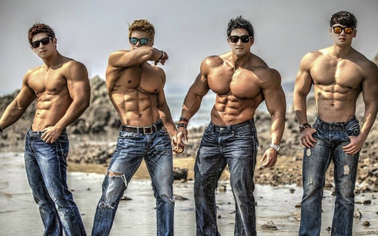 Накаченные парни