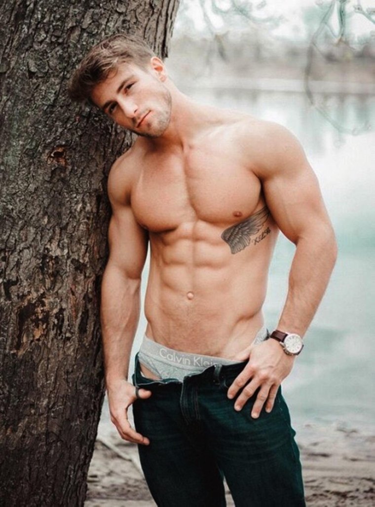 Christian Hogue рост