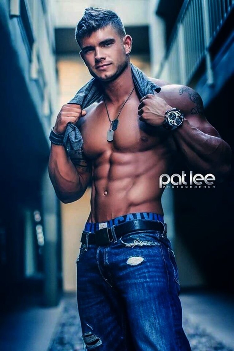 Райан Терри плечи