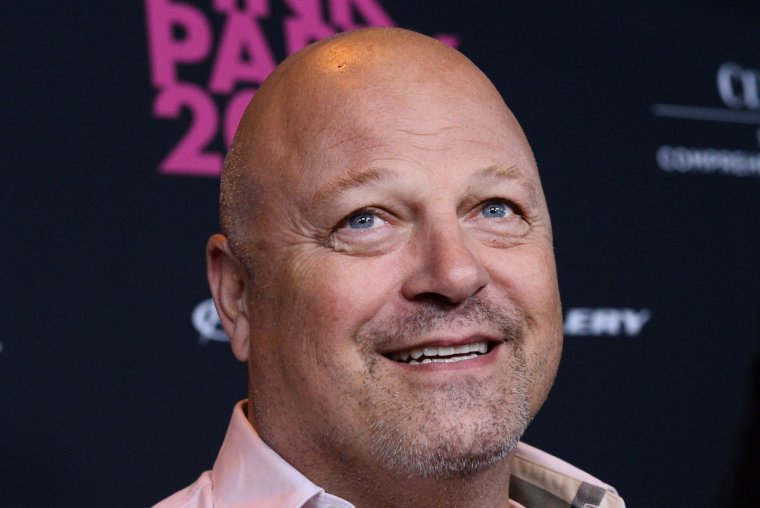 Майкл Чиклис щит