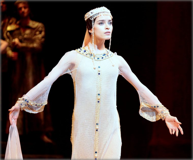 Фото большого театра в Москве и спектакля с Марией Виноградовой