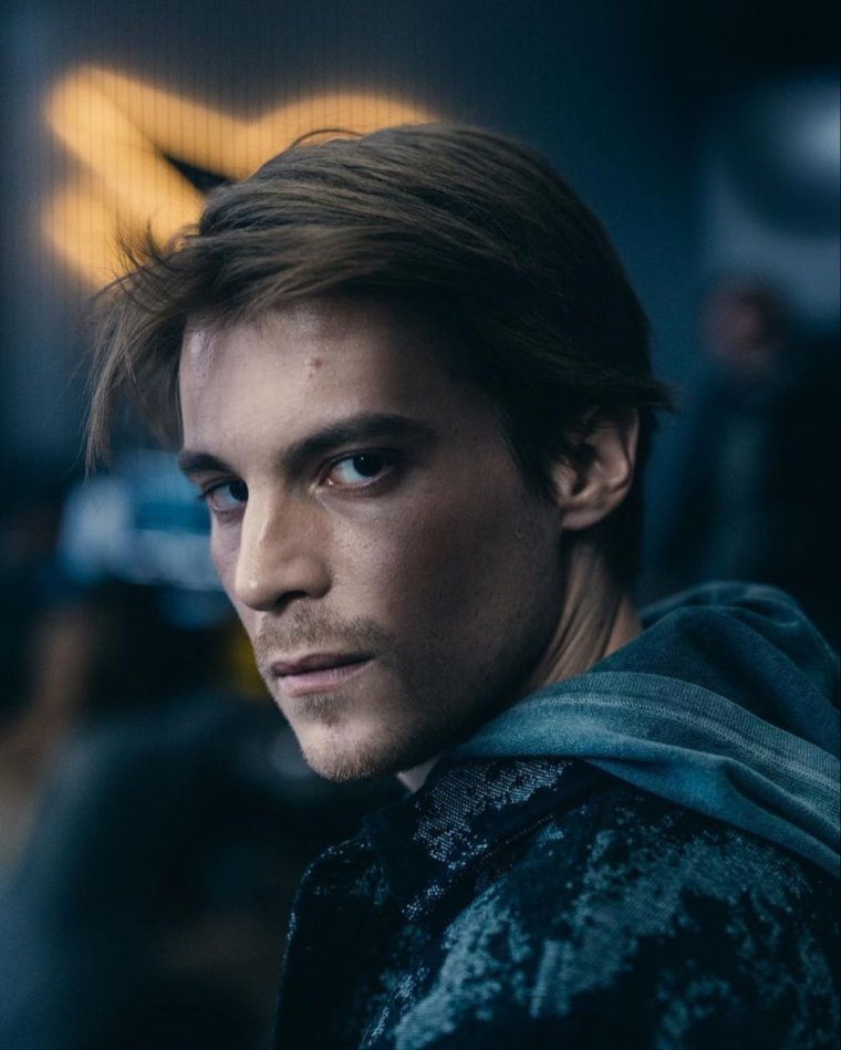 Иван Янковский в фильме огонь