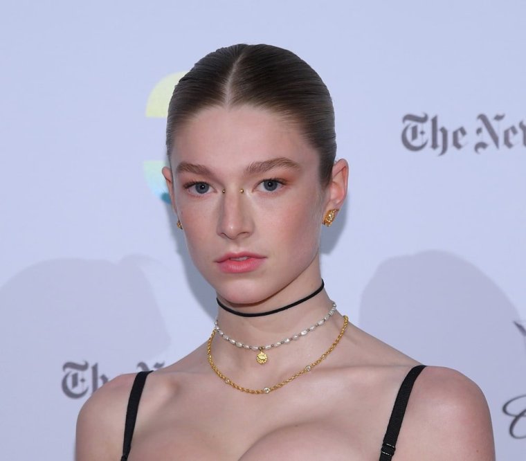 Хантер Шафер грудь