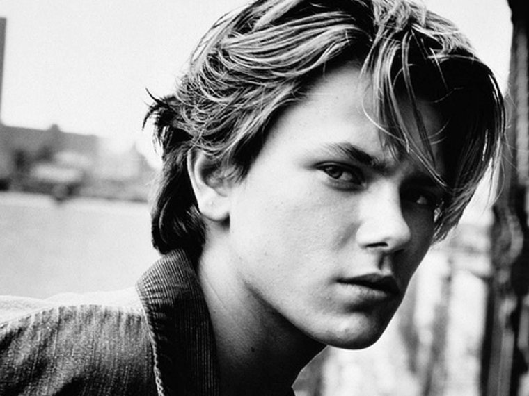 +407 Ривер Феникс