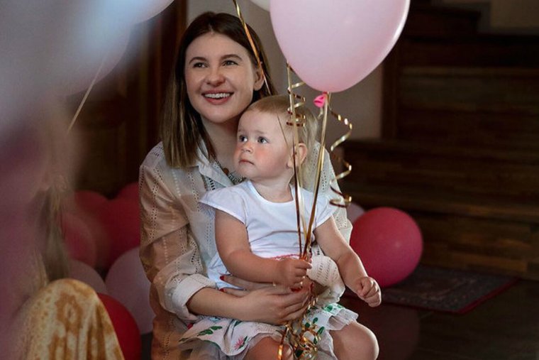 Анна Цуканова-Котт с дочкой