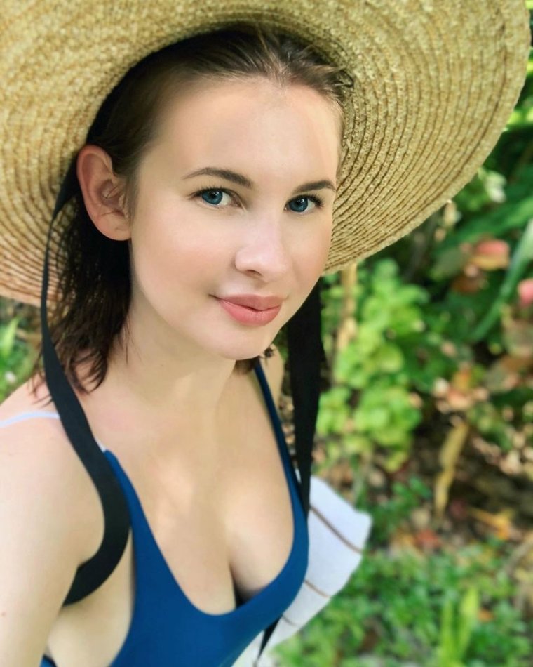 Аня Цуканова