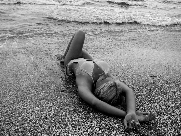 Аня Цуканова пляж