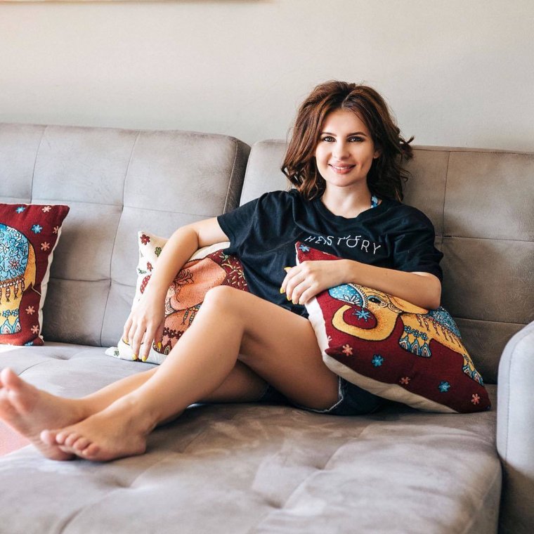 Анна Цуканова-Котт ножки