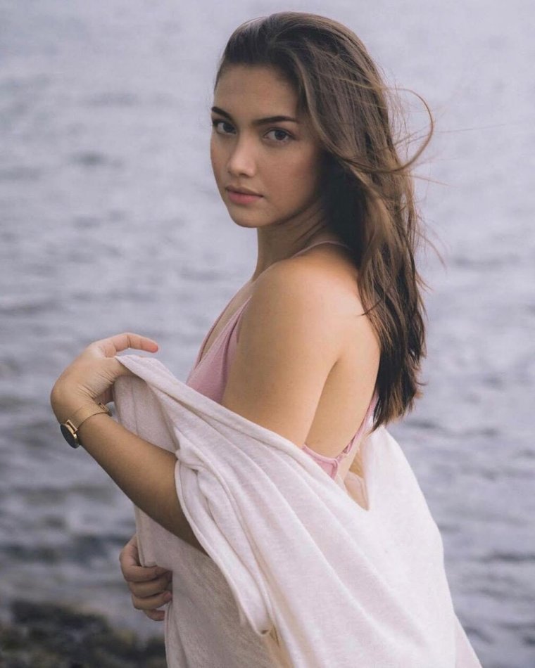 Анжела Хубуа