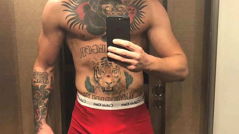 У Конора МАКГРЕГОРА встал член