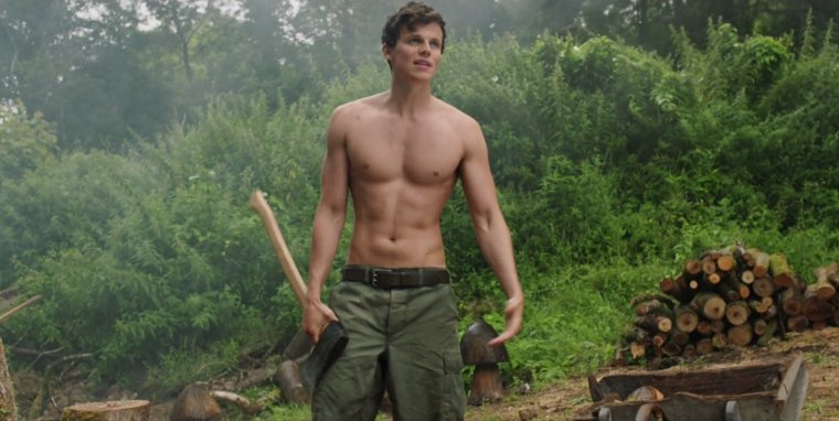 Коннор Суинделлс голый