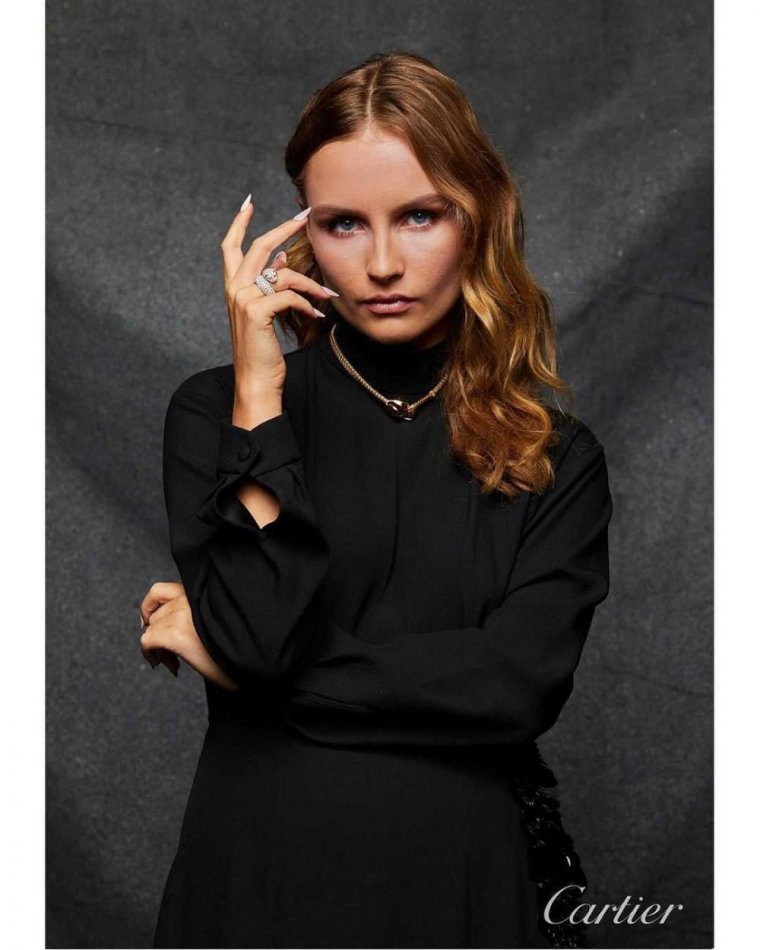 Оливия ДЕДЖОНГ Элис