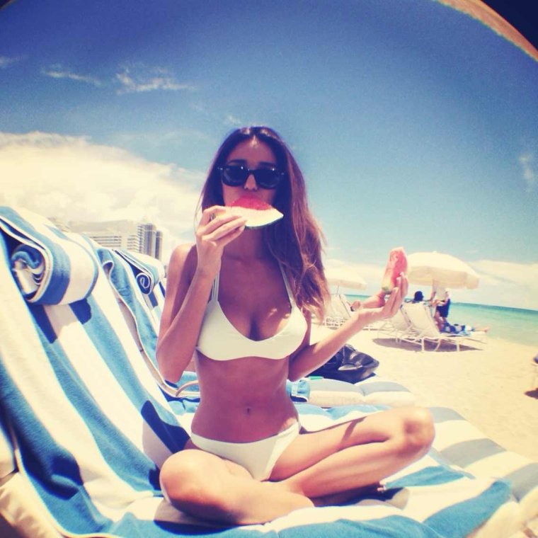 Селфи девушек на пляже