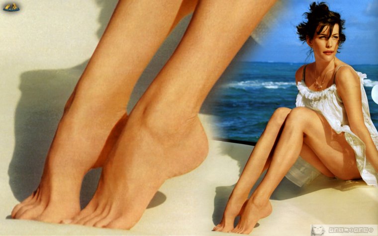 Лина Хиди ножки