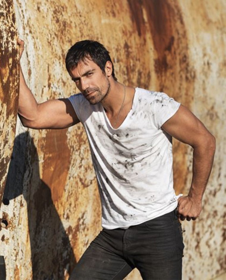 Ибрагим Челиккол на пляже