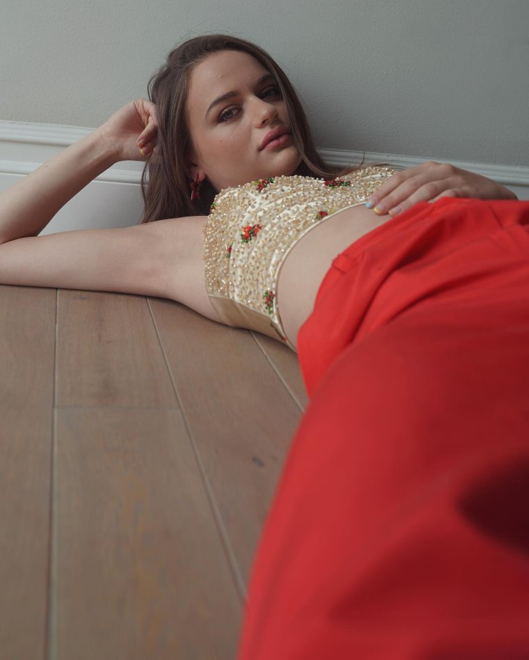 Джои Кинг с девушкой