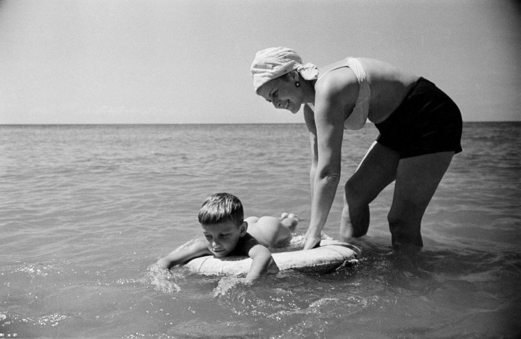 Советские дети в бассейне