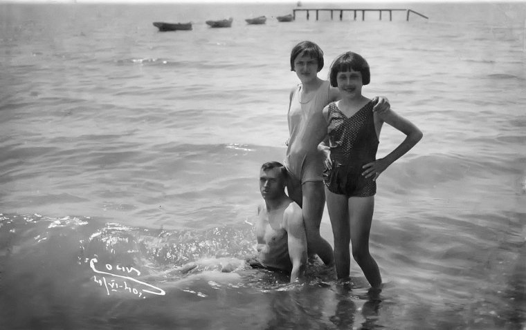 Советская семья на пляже