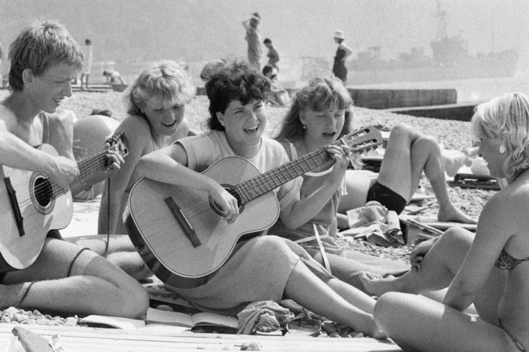 Советская молодежь с гитарой