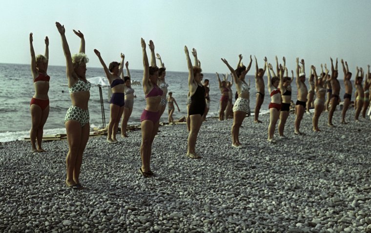 Советские люди на море