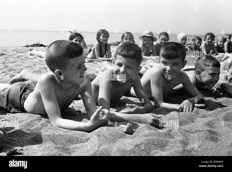 Мальчики в пионерских лагерях