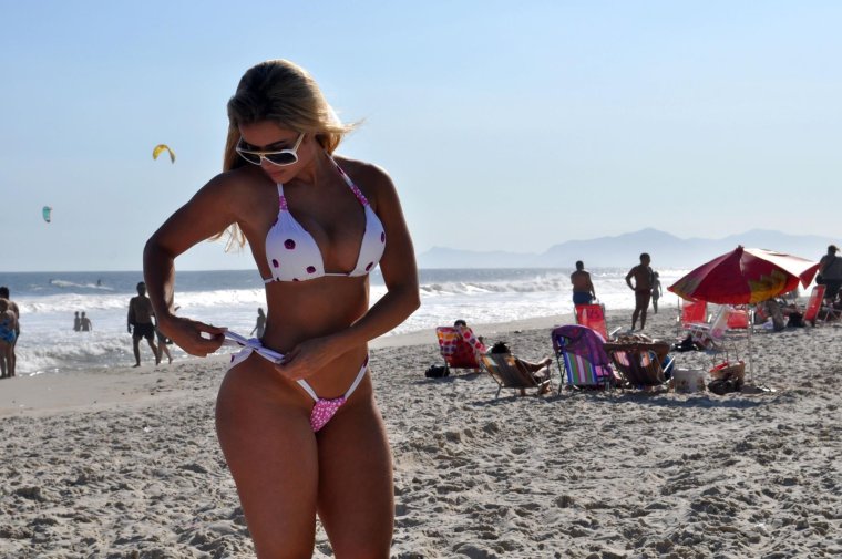 Ариана Стенхоф на пляже