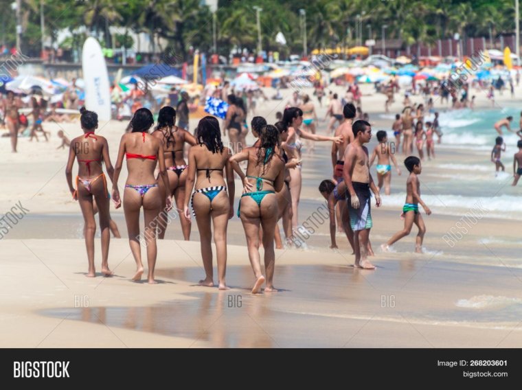 Копакабана топлесс