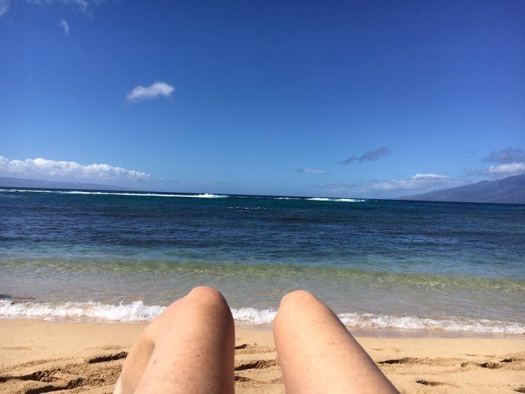 Ноги на пляже