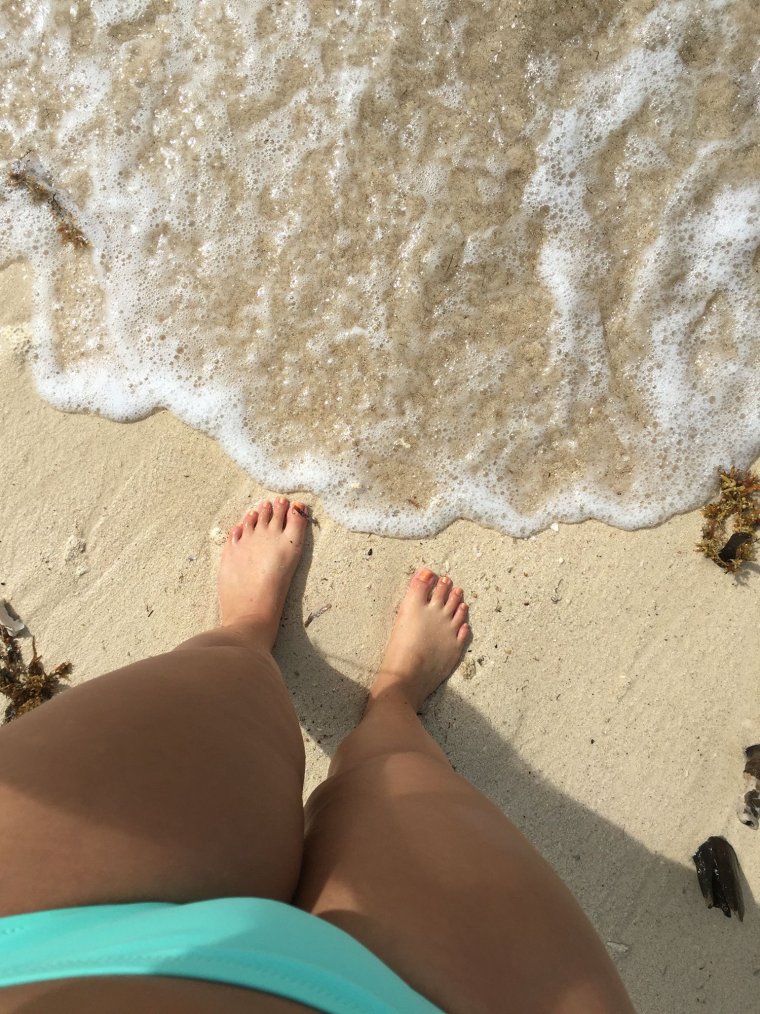Ноги на пляже